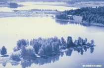 Näkymä Kirkkojärveltä kohti Kourajärveä. Porin tie kulkee vielä sahan pohjoispuolelta. Etualalla Osmansaari. Huomaa vedenkorkeus!