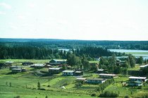 Röyskän rinnettä. Taustalla Kittilän kylää, etualalla Pohjakylää.