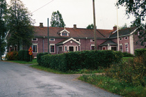 Kelan talo lähellä uimarantaa. Täällä prokuraattori P.E. Svinhufvud vieraili tultuaan välittäjäksi Suodenniemen maatalouslakkojen aikaan vuonna 1917. Kansalaissodan aikaan täällä toimi punaisten leipomo.