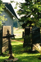 Tuokiokuva vanhalta hautausmaalta Vanhankirkonlahden rannalta.